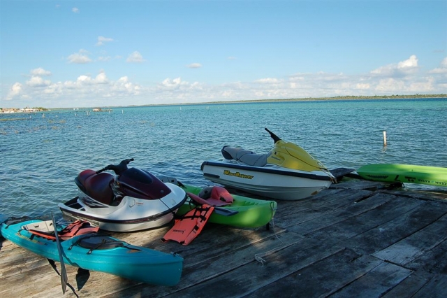 Motos y kayaks